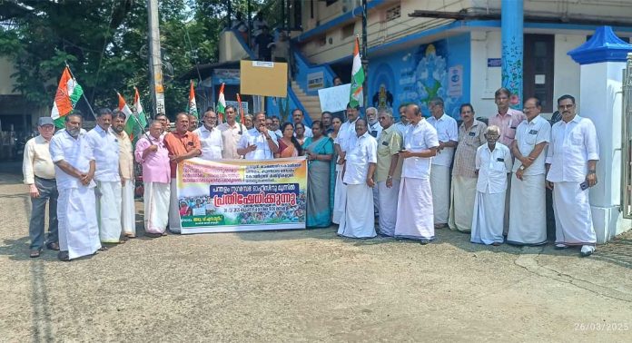 ആശമാർക്കും അംഗനവാടി ജീവനക്കാർക്കും ഐക്യദാർഢ്യം ; പന്തളം നഗരസഭ മന്ദിരത്തിന് മുൻപിൽ കോൺഗ്രസ് പ്രതിഷേധ ധർണ നടത്തി ആശമാർക്കും അംഗനവാടി ജീവനക്കാർക്കും ഐക്യദാർഢ്യം ; പന്തളം നഗരസഭ മന്ദിരത്തിന് മുൻപിൽ കോൺഗ്രസ് പ്രതിഷേധ ധർണ നടത്തി