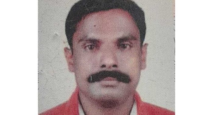 കോന്നി എലിമുള്ളുംപ്ലാക്കലിൽ ഗൃഹനാഥനെ വീടിനുള്ളിൽ തൂങ്ങി മരിച്ച നിലയിൽ കണ്ടെത്തി കോന്നി എലിമുള്ളുംപ്ലാക്കലിൽ ഗൃഹനാഥനെ വീടിനുള്ളിൽ തൂങ്ങി മരിച്ച നിലയിൽ കണ്ടെത്തി