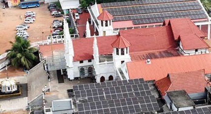 പുതുപ്പള്ളി സെന്റ് ജോർജ് ഓർത്തഡോക്സ് വലിയപള്ളി ഇനി സൗരോർജ പ്രഭയിൽ തിളങ്ങും പുതുപ്പള്ളി സെന്റ് ജോർജ് ഓർത്തഡോക്സ് വലിയപള്ളി ഇനി സൗരോർജ പ്രഭയിൽ തിളങ്ങും