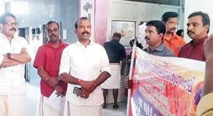 ഓട്ടോറിക്ഷാ മസ്ദൂർ സംഘ് ചെങ്ങന്നൂരിൽ ആർ.ടി.ഒ. ഓഫീസ് മാർച്ച് നടത്തി ഓട്ടോറിക്ഷാ മസ്ദൂർ സംഘ് ചെങ്ങന്നൂരിൽ ആർ.ടി.ഒ. ഓഫീസ് മാർച്ച് നടത്തി