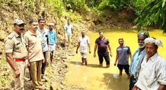 വന്യമൃഗങ്ങൾക്ക് കാടിനുള്ളിൽ കുളം ഒരുക്കി വനപാലകർ വന്യമൃഗങ്ങൾക്ക് കാടിനുള്ളിൽ കുളം ഒരുക്കി വനപാലകർ