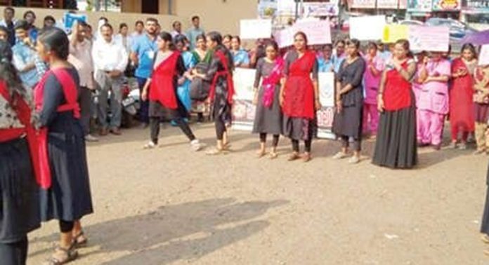 മന്നം ആയുർവേദ മെഡിക്കൽ കോളേജ് വിദ്യാര്ഥികള് ലഹരിവിരുദ്ധറാലി നടത്തി മന്നം ആയുർവേദ മെഡിക്കൽ കോളേജ് വിദ്യാര്ഥികള് ലഹരിവിരുദ്ധറാലി നടത്തി