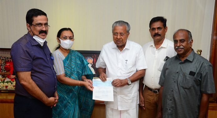 മുഖ്യമന്ത്രിയുടെ ദുരിതാശ്വാസ നിധിയിലേക്ക് ഇന്ത്യന് ഇന്സ്റ്റിറ്റ്യൂട്ട് ഓഫ് ഡയബറ്റീസ് 10 ലക്ഷം രൂപ സംഭാവന നല്കി മുഖ്യമന്ത്രിയുടെ ദുരിതാശ്വാസ നിധിയിലേക്ക് ഇന്ത്യന് ഇന്സ്റ്റിറ്റ്യൂട്ട് ഓഫ് ഡയബറ്റീസ് 10 ലക്ഷം രൂപ സംഭാവന നല്കി