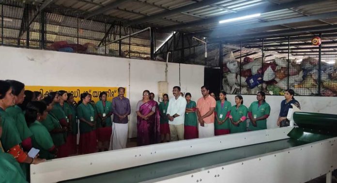 കണ്വേയര് ബെല്റ്റ് സ്ഥാപിച്ച് ആറന്മുള പഞ്ചായത്ത് കണ്വേയര് ബെല്റ്റ് സ്ഥാപിച്ച് ആറന്മുള പഞ്ചായത്ത്