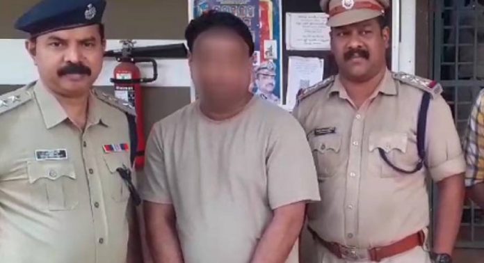 മകനെ കാരിയറാക്കി പിതാവ് എംഡിഎംഎ വിറ്റ കേസ് ; പ്രതിക്കായി കസ്റ്റഡി അപേക്ഷ നല്കാന് ഒരുങ്ങി തിരുവല്ല പോലീസ് മകനെ കാരിയറാക്കി പിതാവ് എംഡിഎംഎ വിറ്റ കേസ് ; പ്രതിക്കായി കസ്റ്റഡി അപേക്ഷ നല്കാന് ഒരുങ്ങി തിരുവല്ല പോലീസ്