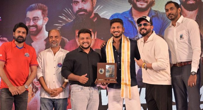ക്രിക്കറ്റ് മേഖലയ്ക്ക് പുത്തനുണര്വേകാന് കൊച്ചി ബ്ലൂഗൈടേഴ്സ് ; ലാസ്റ്റ് മാന് സ്റ്റാന്ഡ്സ് ക്രിക്കറ്റ് ഇനി കേരളത്തിലും ക്രിക്കറ്റ് മേഖലയ്ക്ക് പുത്തനുണര്വേകാന് കൊച്ചി ബ്ലൂഗൈടേഴ്സ് ; ലാസ്റ്റ് മാന് സ്റ്റാന്ഡ്സ് ക്രിക്കറ്റ് ഇനി കേരളത്തിലും
