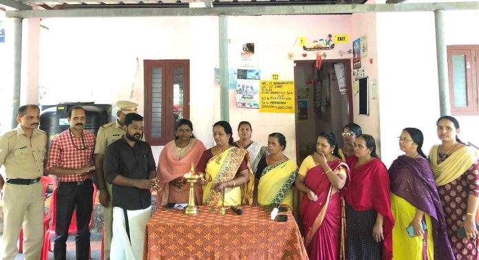 പഴവങ്ങാടി ഗ്രാമപഞ്ചായത്ത് പത്താം വാർഡ് സിഡിഎസ് കുടുംബശ്രീയുടെ ആഭിമുഖ്യത്തിൽ ലഹരി വിരുദ്ധ സെമിനാർ നടത്തി പഴവങ്ങാടി ഗ്രാമപഞ്ചായത്ത് പത്താം വാർഡ് സിഡിഎസ് കുടുംബശ്രീയുടെ ആഭിമുഖ്യത്തിൽ ലഹരി വിരുദ്ധ സെമിനാർ നടത്തി