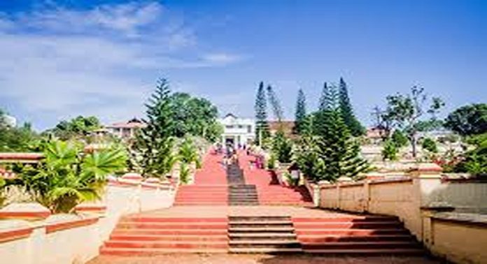 ഹിൽപാലസ് മ്യൂസിയത്തിൽ മാസ് ക്ലീനിങ് ഡ്രൈവ് നടത്തി ഹിൽപാലസ് മ്യൂസിയത്തിൽ മാസ് ക്ലീനിങ് ഡ്രൈവ് നടത്തി