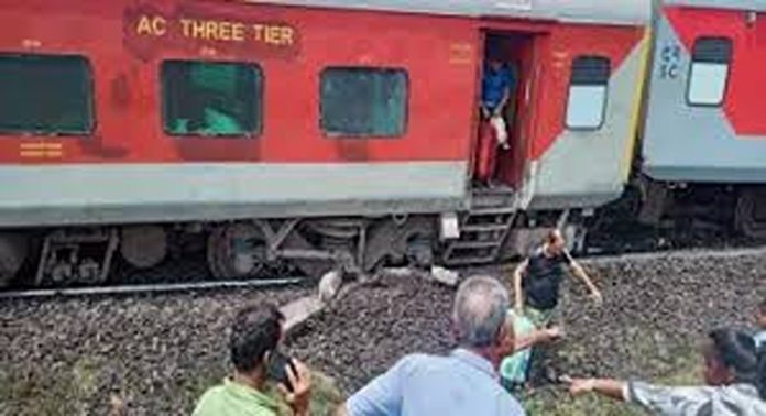 ഒഡീഷയിൽ ട്രെയിൻ പാളം തെറ്റി ; 25 പേർക്ക് പരുക്ക് ഒഡീഷയിൽ ട്രെയിൻ പാളം തെറ്റി ; 25 പേർക്ക് പരുക്ക്