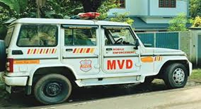 കോട്ടയത്ത് എംവിഡി ഉദ്യോഗസ്ഥനെ കാറിനുള്ളിൽ മരിച്ച നിലയിൽ കണ്ടെത്തി കോട്ടയത്ത് എംവിഡി ഉദ്യോഗസ്ഥനെ കാറിനുള്ളിൽ മരിച്ച നിലയിൽ കണ്ടെത്തി