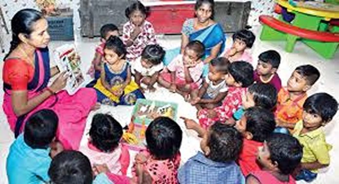 അങ്കണവാടി ജീവനക്കാരുടെ പ്രതിഫലം വര്ദ്ധിപ്പിക്കുന്ന കാര്യം പരിഗണനയിലില്ലെന്ന് കേന്ദ്രസര്ക്കാര് അങ്കണവാടി ജീവനക്കാരുടെ പ്രതിഫലം വര്ദ്ധിപ്പിക്കുന്ന കാര്യം പരിഗണനയിലില്ലെന്ന് കേന്ദ്രസര്ക്കാര്