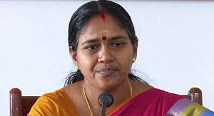 രാജീവ് ചന്ദ്രശേഖറിന്റെ പത്രിക സമർപ്പണത്തിൽ നിന്ന് വിട്ടുനിന്ന് ശോഭാ സുരേന്ദ്രൻ രാജീവ് ചന്ദ്രശേഖറിന്റെ പത്രിക സമർപ്പണത്തിൽ നിന്ന് വിട്ടുനിന്ന് ശോഭാ സുരേന്ദ്രൻ