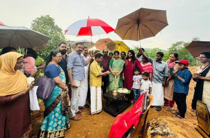 അങ്ങാടി പഞ്ചായത്തിലെ തൂളിമൺ അങ്കണവാടി കെട്ടിട നിർമാണോദ്ഘാടനം അഡ്വ. പ്രമോദ് നാരായൺ എം.എൽ.എ നിർവഹിച്ചു അങ്ങാടി പഞ്ചായത്തിലെ തൂളിമൺ അങ്കണവാടി കെട്ടിട നിർമാണോദ്ഘാടനം അഡ്വ. പ്രമോദ് നാരായൺ എം.എൽ.എ നിർവഹിച്ചു