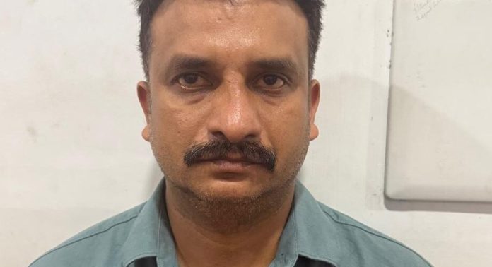 ഏറ്റുമാനൂരില് അമ്മയും മക്കളും ട്രെയിനിന് മുന്നിൽ ചാടി ജീവനൊടുക്കിയ കേസ് ; ഭർത്താവിൻ്റെ ജാമ്യാപേക്ഷ തള്ളി ഏറ്റുമാനൂരില് അമ്മയും മക്കളും ട്രെയിനിന് മുന്നിൽ ചാടി ജീവനൊടുക്കിയ കേസ് ; ഭർത്താവിൻ്റെ ജാമ്യാപേക്ഷ തള്ളി