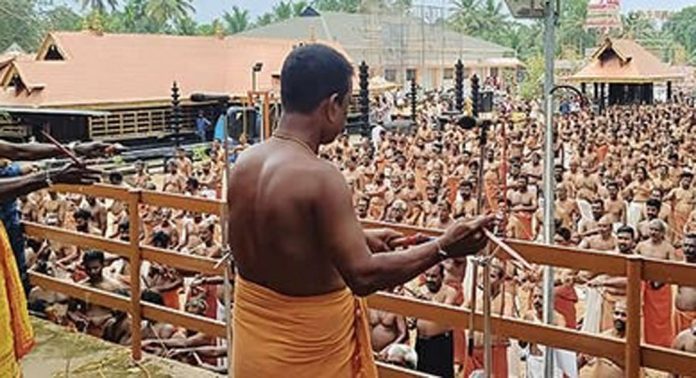 ഏഴംകുളം തൂക്കം ; തൂക്കക്കാർ വാളമ്പും വില്ലും ആശാനെ തിരികെ ഏൽപ്പിക്കുന്ന ചടങ്ങ് നടന്നു ഏഴംകുളം തൂക്കം ; തൂക്കക്കാർ വാളമ്പും വില്ലും ആശാനെ തിരികെ ഏൽപ്പിക്കുന്ന ചടങ്ങ് നടന്നു