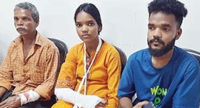 ഏഴംകുളം കിഴക്കുപുറം വെള്ളാരംകുന്നിൽ കാട്ടുപന്നി ആക്രമണം ; മൂന്ന് പേര്ക്ക് പരിക്ക് ഏഴംകുളം കിഴക്കുപുറം വെള്ളാരംകുന്നിൽ കാട്ടുപന്നി ആക്രമണം ; മൂന്ന് പേര്ക്ക് പരിക്ക്