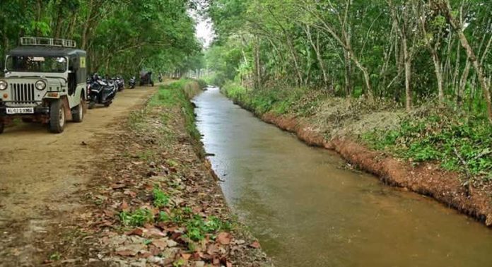 പറന്തൽ – മുക്കോടി – കരിങ്ങാലി വലിയ തോട് നാടിന് സമർപ്പിച്ചു പറന്തൽ – മുക്കോടി – കരിങ്ങാലി വലിയ തോട് നാടിന് സമർപ്പിച്ചു