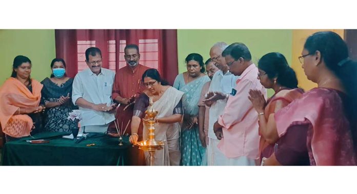 കുറ്റൂര് ഗ്രാമപഞ്ചായത്തിൽ നവീകരിച്ച കൃഷി ഓഫീസ് ഉദ്ഘാടനം ചെയ്തു കുറ്റൂര് ഗ്രാമപഞ്ചായത്തിൽ നവീകരിച്ച കൃഷി ഓഫീസ് ഉദ്ഘാടനം ചെയ്തു