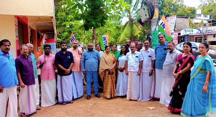 ആശമാരുടെ സമരം സർക്കാർ പിടിവാശി ഉപേക്ഷിക്കണം ; ഐ.എൻ.റ്റി.യു.സി ആശമാരുടെ സമരം സർക്കാർ പിടിവാശി ഉപേക്ഷിക്കണം ; ഐ.എൻ.റ്റി.യു.സി