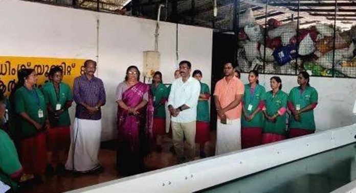 കോട്ടയിലെ എം.സി.എഫിൽ സ്ഥാപിച്ച കൺവേയർ ബെൽറ്റ് ഉദ്ഘാടനം ചെയ്തു കോട്ടയിലെ എം.സി.എഫിൽ സ്ഥാപിച്ച കൺവേയർ ബെൽറ്റ് ഉദ്ഘാടനം ചെയ്തു