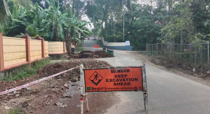 അശാസ്ത്രീയമായ നിര്മ്മാണം മൂലം റോഡില് ഉണ്ടാവുന്ന വെള്ളക്കെട്ടൊഴിവാക്കാൻ കലുങ്ക് നിർമാണം തുടങ്ങി അശാസ്ത്രീയമായ നിര്മ്മാണം മൂലം റോഡില് ഉണ്ടാവുന്ന വെള്ളക്കെട്ടൊഴിവാക്കാൻ കലുങ്ക് നിർമാണം തുടങ്ങി