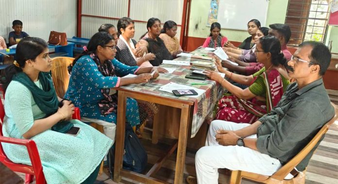 സ്കൂൾ മധ്യവേനലവധിക്ക് അടക്കുന്ന ദിവസം ക്ലാസ് പി.ടി.എ കൂടി പൂഴിക്കുന്ന് എം.ഡി. എൽ.പി സ്കൂൾ മാതൃകയായി സ്കൂൾ മധ്യവേനലവധിക്ക് അടക്കുന്ന ദിവസം ക്ലാസ് പി.ടി.എ കൂടി പൂഴിക്കുന്ന് എം.ഡി. എൽ.പി സ്കൂൾ മാതൃകയായി