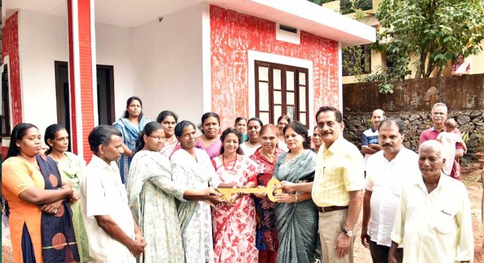 ഡോ. എം.എസ്. സുനിലിന്റെ 346- മത് സ്നേഹഭവനം എൽസിക്കും കുടുംബത്തിനും ഡോ. എം.എസ്. സുനിലിന്റെ 346- മത് സ്നേഹഭവനം എൽസിക്കും കുടുംബത്തിനും