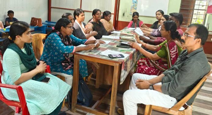 സ്കൂൾ അടക്കുന്ന ദിവസം ഉത്തരക്കടലാസ് നൽകി പൂഴിക്കുന്ന് എം.ഡി. എൽ.പി. സ്കൂൾ സ്കൂൾ അടക്കുന്ന ദിവസം ഉത്തരക്കടലാസ് നൽകി പൂഴിക്കുന്ന് എം.ഡി. എൽ.പി. സ്കൂൾ