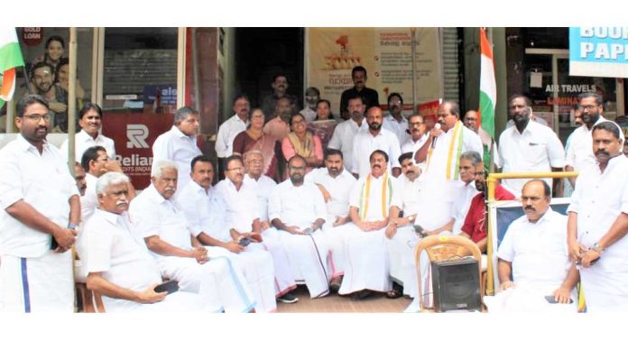 സഹകരണമേഖലയിലെ ജനാധിപത്യത്തെ തകര്ക്കുന്ന സര്ക്കാര് നയം തിരുത്തണം : പ്രൊഫ. സതീഷ് കൊച്ചുപറമ്പില് സഹകരണമേഖലയിലെ ജനാധിപത്യത്തെ തകര്ക്കുന്ന സര്ക്കാര് നയം തിരുത്തണം : പ്രൊഫ. സതീഷ് കൊച്ചുപറമ്പില്