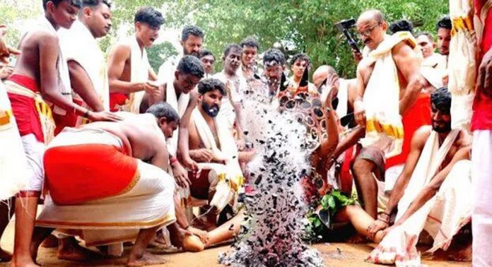 ഇരുവെള്ളിപ്പറ – തെങ്ങേലി കരക്കാരുടെ പടയണിക്ക് സമാപനമായി ഇരുവെള്ളിപ്പറ – തെങ്ങേലി കരക്കാരുടെ പടയണിക്ക് സമാപനമായി