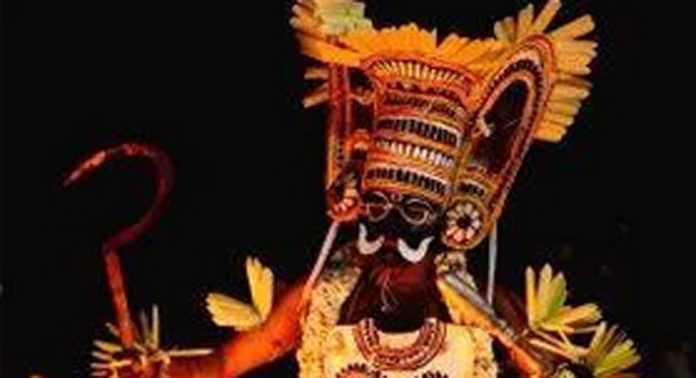 ഇലന്തൂർ ഭഗവതികുന്നിലെ പടയണിക്കളത്തിൽ അരക്കിയക്ഷി ഇന്ന് കളത്തിലെത്തും ഇലന്തൂർ ഭഗവതികുന്നിലെ പടയണിക്കളത്തിൽ അരക്കിയക്ഷി ഇന്ന് കളത്തിലെത്തും