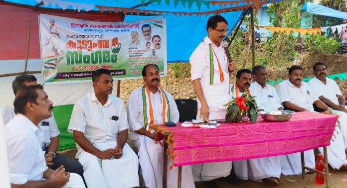 സംസ്ഥാനം ഭരിക്കുന്നത് തൊഴിലാളിവിരുദ്ധ സർക്കാർ ; അഡ്വ. പഴകുളം മധു സംസ്ഥാനം ഭരിക്കുന്നത് തൊഴിലാളിവിരുദ്ധ സർക്കാർ ; അഡ്വ. പഴകുളം മധു