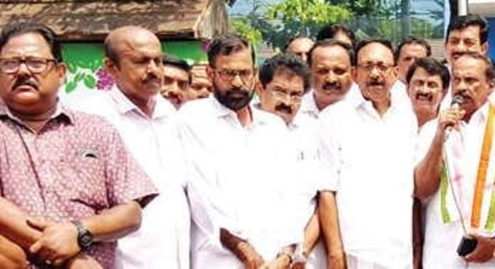 കോൺഗ്രസ് ബ്ലോക്ക് കമ്മിറ്റികൾ കായംകുളം നഗരസഭയിലേക്ക് മാര്ച്ച് നടത്തി കോൺഗ്രസ് ബ്ലോക്ക് കമ്മിറ്റികൾ കായംകുളം നഗരസഭയിലേക്ക് മാര്ച്ച് നടത്തി