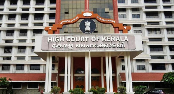 കരുവന്നൂർ, കണ്ടല സഹകരണ ബാങ്ക് തട്ടിപ്പുകേസുകളിലെ പ്രതികൾക്ക് ജാമ്യം അനുവദിച്ച് ഹൈക്കോടതി കരുവന്നൂർ, കണ്ടല സഹകരണ ബാങ്ക് തട്ടിപ്പുകേസുകളിലെ പ്രതികൾക്ക് ജാമ്യം അനുവദിച്ച് ഹൈക്കോടതി