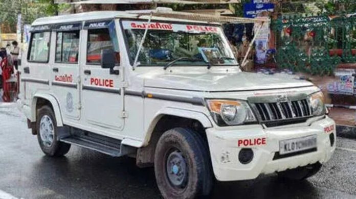 കോഴിക്കോട് തുണിക്കടയില് വസ്ത്രം മാറ്റിയെടുക്കാന് എത്തിയ പന്ത്രണ്ടുകാരന് നേരെ ആക്രമണം കോഴിക്കോട് തുണിക്കടയില് വസ്ത്രം മാറ്റിയെടുക്കാന് എത്തിയ പന്ത്രണ്ടുകാരന് നേരെ ആക്രമണം