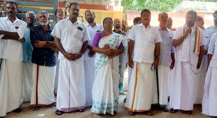 കൊടുമൺ മണ്ഡലം കോൺഗ്രസ് കമ്മിറ്റിയുടെ നേതൃത്വത്തിൽ കൊടുമൺ പഞ്ചായത്ത് ഓഫീസിനു മുൻപിൽ ധർണ നടത്തി കൊടുമൺ മണ്ഡലം കോൺഗ്രസ് കമ്മിറ്റിയുടെ നേതൃത്വത്തിൽ കൊടുമൺ പഞ്ചായത്ത് ഓഫീസിനു മുൻപിൽ ധർണ നടത്തി