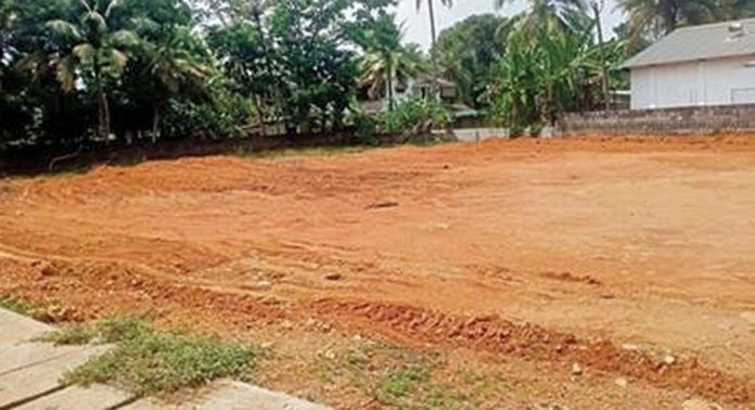 അനധികൃത മണ്ണ് നികത്തൽ തടഞ്ഞ സ്ഥലത്ത് വീണ്ടും മണ്ണിട്ടുനികത്തുന്നായി നാട്ടുകാരുടെ പരാതി അനധികൃത മണ്ണ് നികത്തൽ തടഞ്ഞ സ്ഥലത്ത് വീണ്ടും മണ്ണിട്ടുനികത്തുന്നായി നാട്ടുകാരുടെ പരാതി