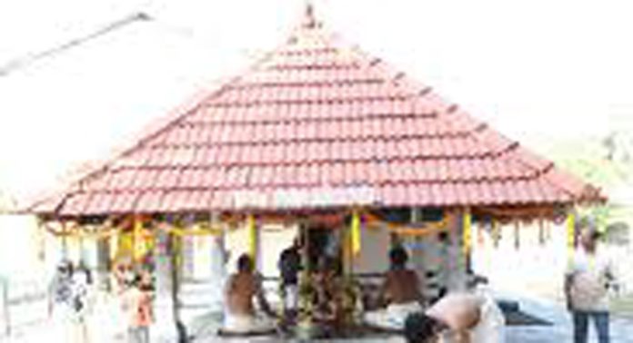 കോന്നി മഠത്തിൽകാവ് ഭഗവതീക്ഷേത്രത്തിലെ പൂരം ഉത്സവം എട്ട്, ഒമ്പത്, പത്ത് തീയതികളിൽ നടക്കും കോന്നി മഠത്തിൽകാവ് ഭഗവതീക്ഷേത്രത്തിലെ പൂരം ഉത്സവം എട്ട്, ഒമ്പത്, പത്ത് തീയതികളിൽ നടക്കും