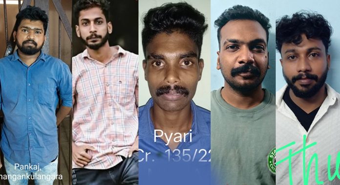 കരുനാഗപ്പള്ളി കൊലപാതകം ; 5 പ്രതികളുടെ ചിത്രങ്ങള് പുറത്തുവിട്ട് പോലീസ് കരുനാഗപ്പള്ളി കൊലപാതകം ; 5 പ്രതികളുടെ ചിത്രങ്ങള് പുറത്തുവിട്ട് പോലീസ്