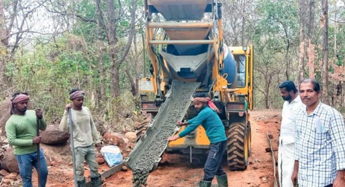 കൊക്കാത്തോട് നീരാമക്കുളം റോഡിന്റെ ശോചനീയാവസ്ഥയ്ക്ക് പരിഹാരമാകുന്നു കൊക്കാത്തോട് നീരാമക്കുളം റോഡിന്റെ ശോചനീയാവസ്ഥയ്ക്ക് പരിഹാരമാകുന്നു