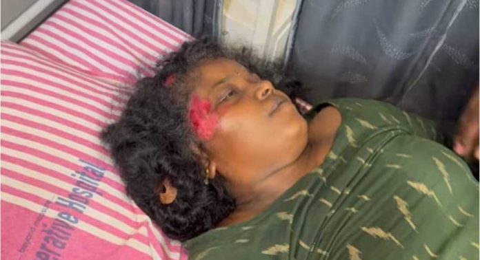 കാറിടിച്ച് ഓട്ടോറിക്ഷ നടുറോഡിൽ മറിഞ്ഞു ; യാത്രക്കാരിൽ ഒരാൾക്ക് ഗുരുതര പരുക്ക് കാറിടിച്ച് ഓട്ടോറിക്ഷ നടുറോഡിൽ മറിഞ്ഞു ; യാത്രക്കാരിൽ ഒരാൾക്ക് ഗുരുതര പരുക്ക്