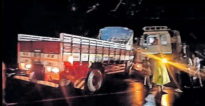 ദേശീയപാതയിൽ ലോറികൾ കൂട്ടിയിടിച്ച് അപകടം : രണ്ട് പേർക്ക് പരുക്കേറ്റു ദേശീയപാതയിൽ ലോറികൾ കൂട്ടിയിടിച്ച് അപകടം : രണ്ട് പേർക്ക് പരുക്കേറ്റു