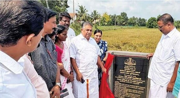 ഇലമ്പനം തോടിന്റെ നവീകരണം തുടങ്ങി ഇലമ്പനം തോടിന്റെ നവീകരണം തുടങ്ങി