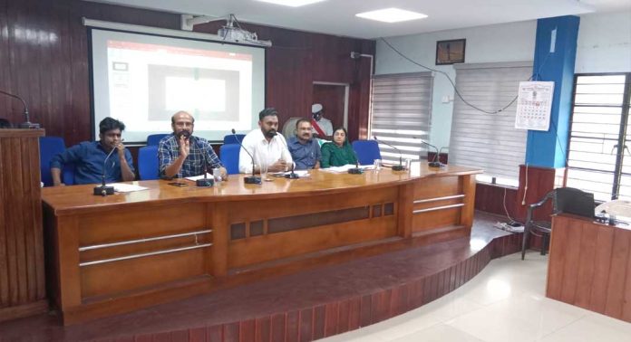 ശുചിത്വ സന്ദേശവുമായി പിങ്ക് സ്ക്വാഡുകൾ വീടുകളിലേക്ക് : ക്യാമ്പയിൻ പ്രവർത്തനങ്ങളുമായി തദ്ദേശ സ്വയം ഭരണ വകുപ്പും പത്തനംതിട്ട ശുചിത്വ മിഷനും കുടുംബശ്രീ മിഷനും രംഗത്ത് ശുചിത്വ സന്ദേശവുമായി പിങ്ക് സ്ക്വാഡുകൾ വീടുകളിലേക്ക് : ക്യാമ്പയിൻ പ്രവർത്തനങ്ങളുമായി തദ്ദേശ സ്വയം ഭരണ വകുപ്പും പത്തനംതിട്ട ശുചിത്വ മിഷനും കുടുംബശ്രീ മിഷനും രംഗത്ത്