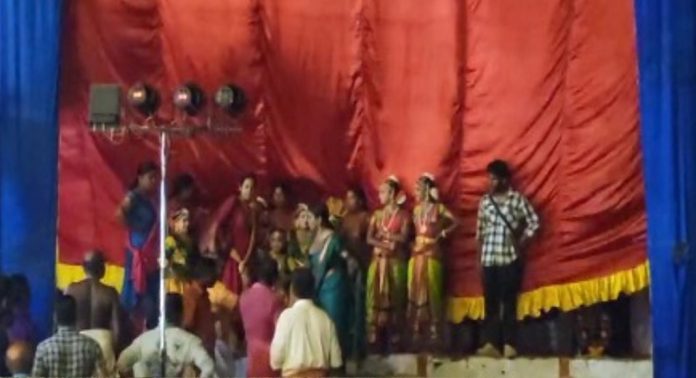 തിരുവനന്തപുരത്ത് കുട്ടികളുടെ നൃത്ത പരിപാടി തടഞ്ഞ് ആർഎസ്എസ് തിരുവനന്തപുരത്ത് കുട്ടികളുടെ നൃത്ത പരിപാടി തടഞ്ഞ് ആർഎസ്എസ്