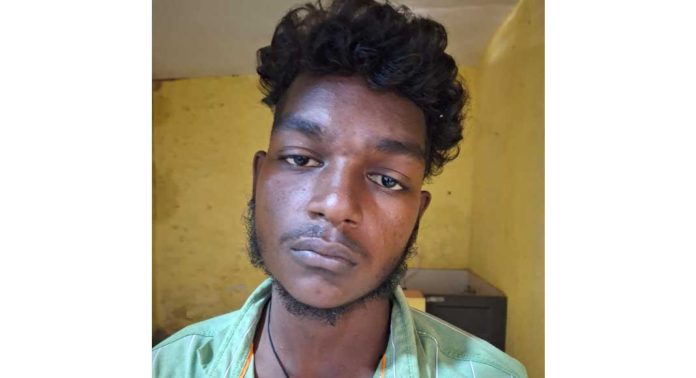 കലഞ്ഞൂരിൽ എ റ്റി എം കൗണ്ടർ കുത്തിപൊളിച്ച് പണം അപഹരിക്കാൻ ശ്രമം നടത്തിയ 21 കാരൻ പോലീസ് പിടിയിൽ കലഞ്ഞൂരിൽ എ റ്റി എം കൗണ്ടർ കുത്തിപൊളിച്ച് പണം അപഹരിക്കാൻ ശ്രമം നടത്തിയ 21 കാരൻ പോലീസ് പിടിയിൽ