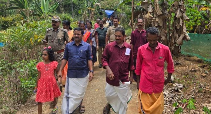 ളാഹ വേലംപ്ലാവ് റോഡിന് ഫണ്ട് അനുവദിച്ചതായി അഡ്വ പ്രമോദ് നാരായൺ എംഎൽഎ ളാഹ വേലംപ്ലാവ് റോഡിന് ഫണ്ട് അനുവദിച്ചതായി അഡ്വ പ്രമോദ് നാരായൺ എംഎൽഎ