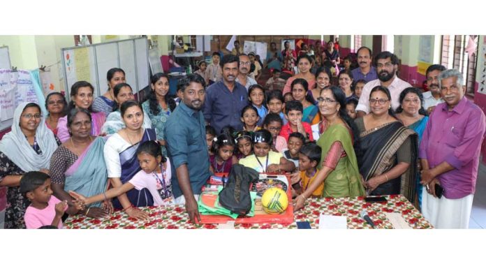 പ്രമാടം ഗ്രാമപഞ്ചായത്തിൽ കായിക ഉപകരണം വിതരണം ചെയ്തു പ്രമാടം ഗ്രാമപഞ്ചായത്തിൽ കായിക ഉപകരണം വിതരണം ചെയ്തു