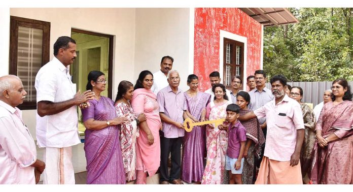 സ്കറിയ മാഷിന്റെ മകന്റെ വിവാഹം സുരേന്ദ്രനും കുടുംബത്തിനും തണലായി സ്കറിയ മാഷിന്റെ മകന്റെ വിവാഹം സുരേന്ദ്രനും കുടുംബത്തിനും തണലായി
