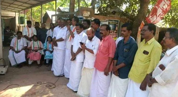 പള്ളിക്കൽ ഗ്രാമപഞ്ചായത്ത് ഓഫീസിന് മുൻപിൽ കോൺഗ്രസ് മെമ്പർമാർ നിരാഹാര സത്യാഗ്രഹ സമരം നടത്തി പള്ളിക്കൽ ഗ്രാമപഞ്ചായത്ത് ഓഫീസിന് മുൻപിൽ കോൺഗ്രസ് മെമ്പർമാർ നിരാഹാര സത്യാഗ്രഹ സമരം നടത്തി